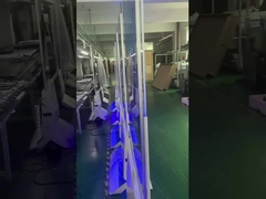bảng hiệu kỹ thuật số đứng trên sàn